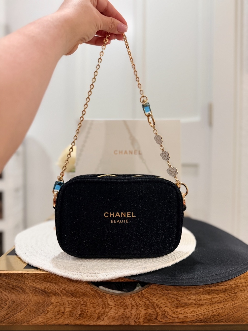 CHANEL Beauté Black Glitter Cosmetic Bag w/Gold Chain Strap + Camila detail NIB - Picture 4 of 13